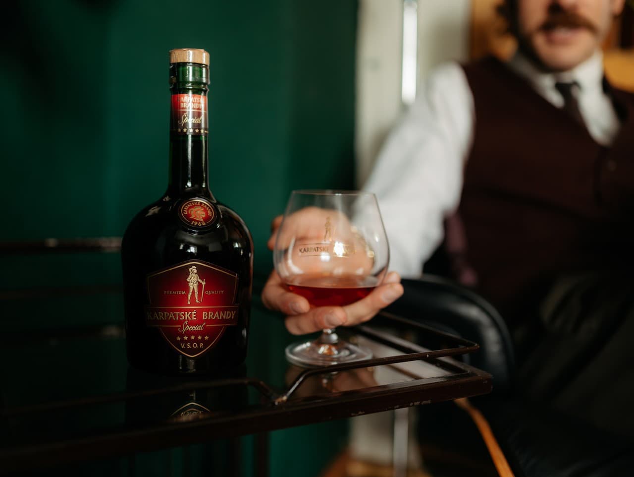 Karpatské brandy: Legendárny nápoj pre sviatočné chvíle