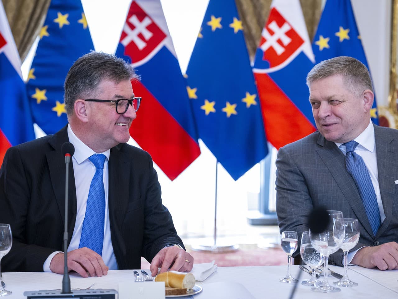 Robert Fico prijal rezignáciu poradcu Miroslava Lajčáka