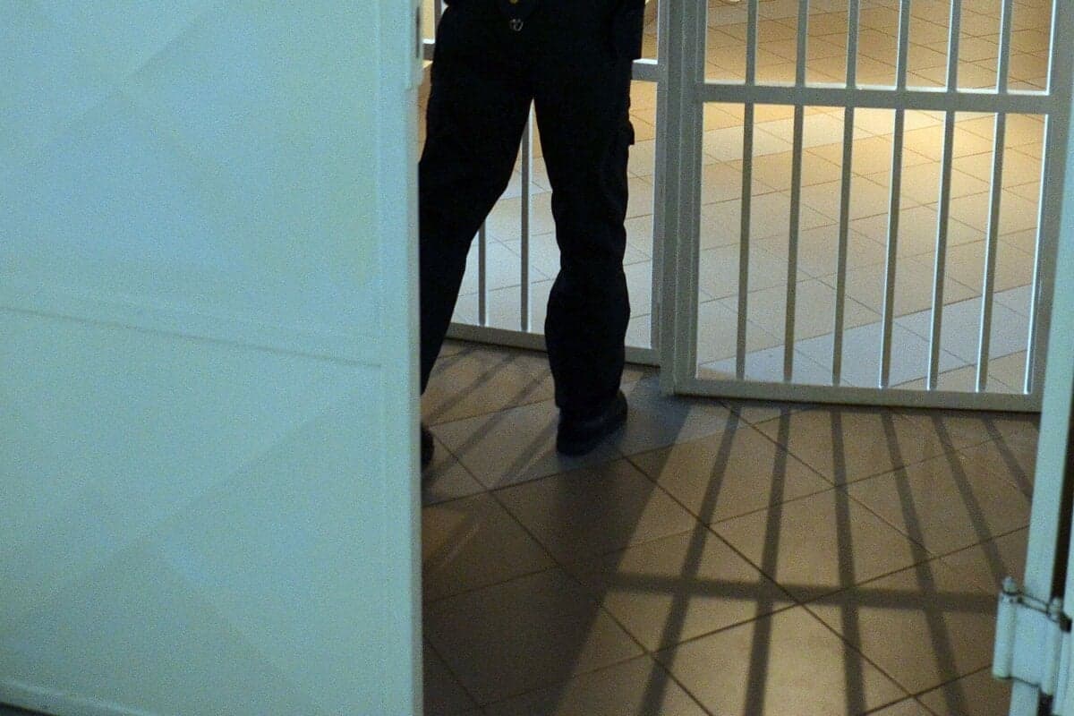 Vo Veľkej Británii prepustili ďalšieho väzňa omylom, vyvoláva to pobúrenie