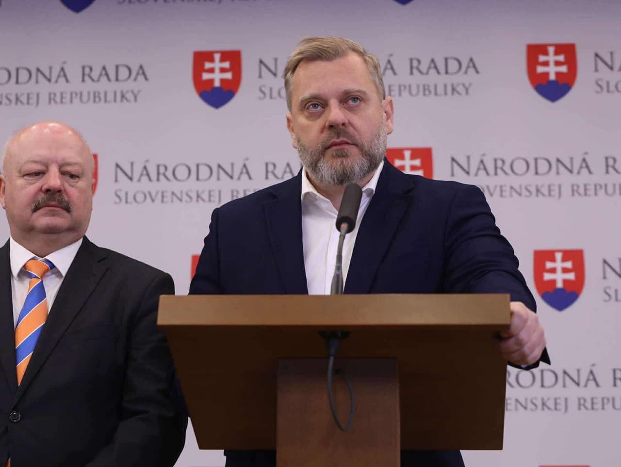 SaS kritizuje nákup zbraní bez súťaže a plán na výrobu munície