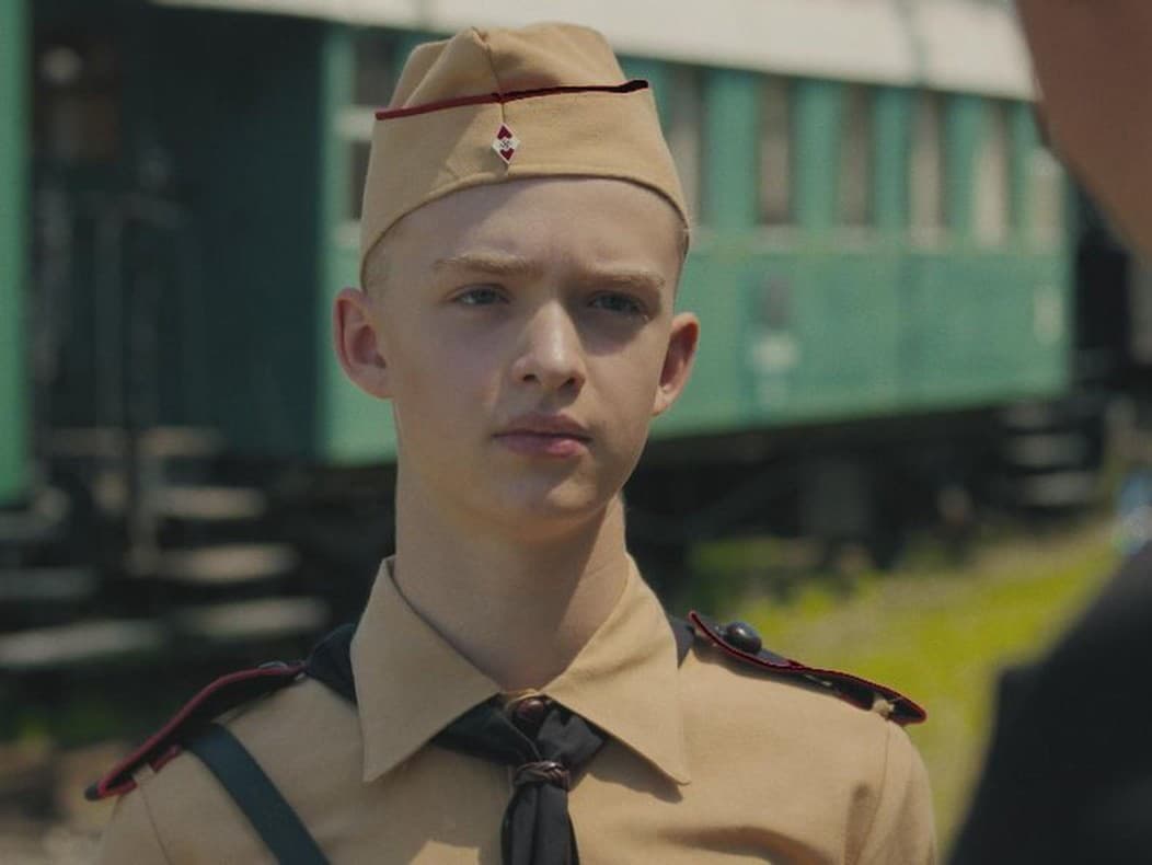 Krištof Kelíšek bez uniformy: Mladá hviezda na vernisáži