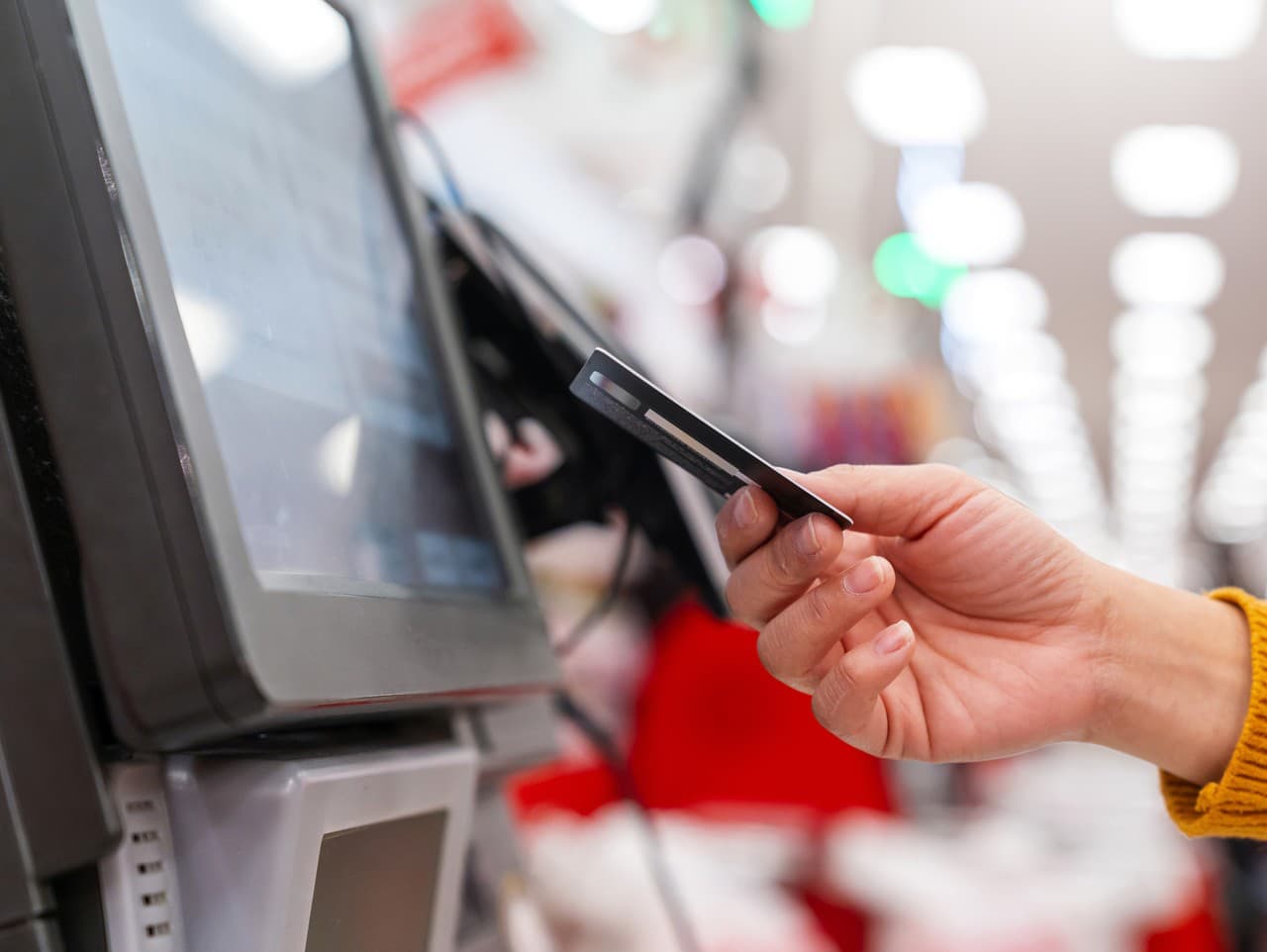 Samoobslužné pokladne v IKEA vyvolali búrlivú diskusiu