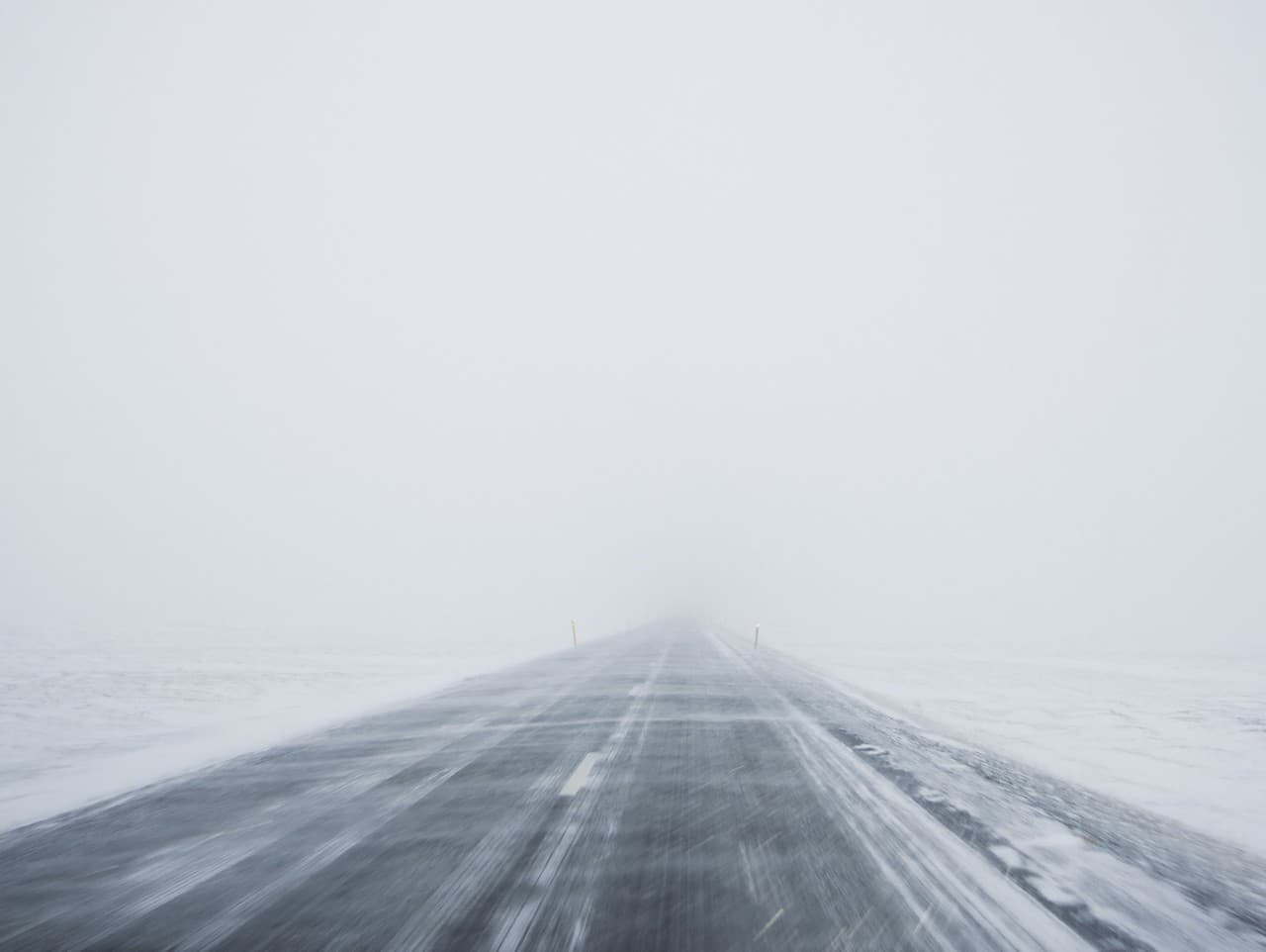 Vodiči, pozor na hmlu v lokalitách Šturec, Banská Štiavnica a Banská Belá
