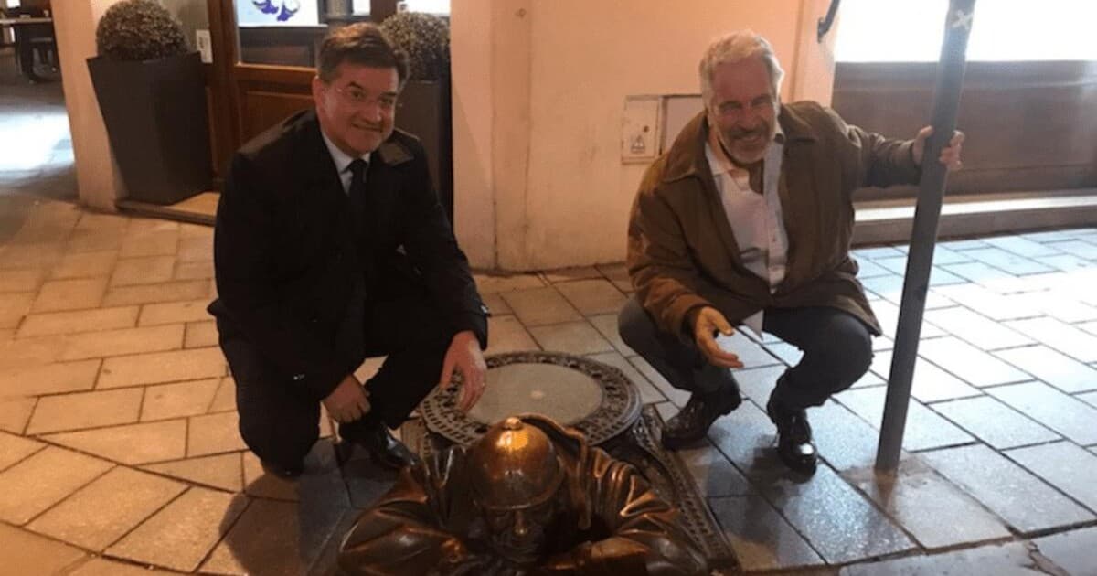 Lajčák na novej fotografii s Epsteinom: Skandál sa prehlbuje