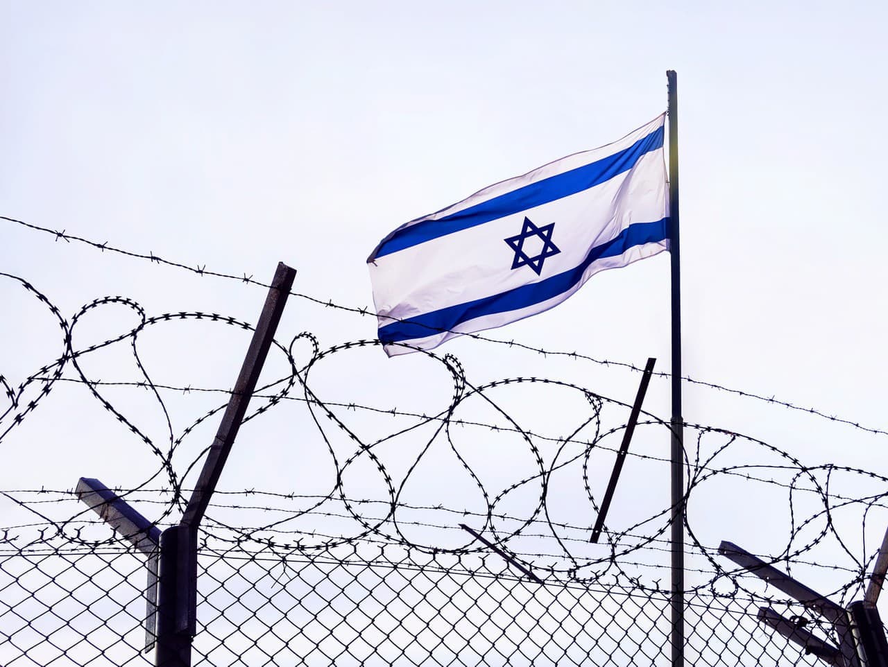 Izrael sprísňuje režim na hranici s Egyptom kvôli pašovaniu zbraní