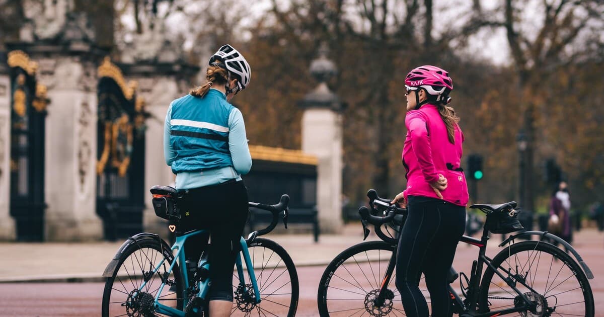 Nové pravidlá: Rýchlosť chôdze na chodníkoch bude obmedzená