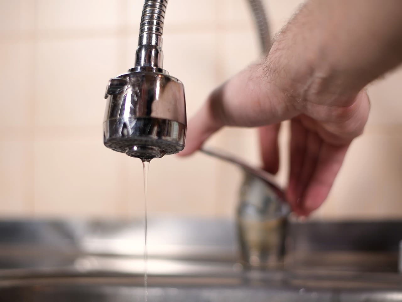 Británia varuje pred blackoutom: Bizarné rady na prežitie