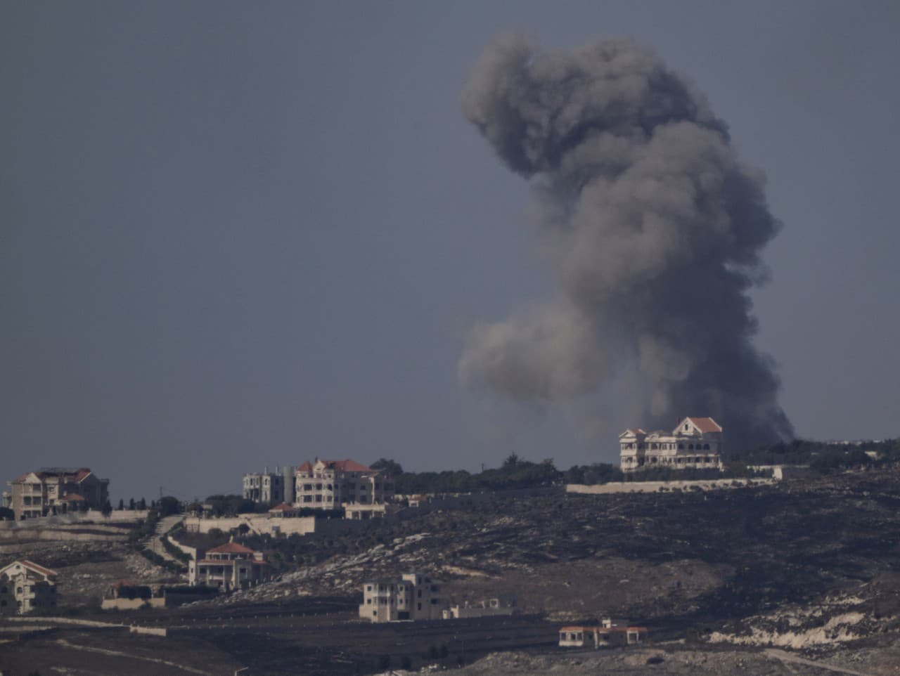 Izrael opäť útočí na Libanon: Ciele Hizballáhu pod paľbou