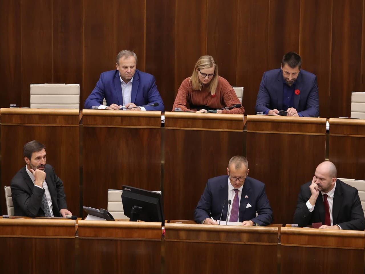 Národná rada odmietla nedôveru vláde SR