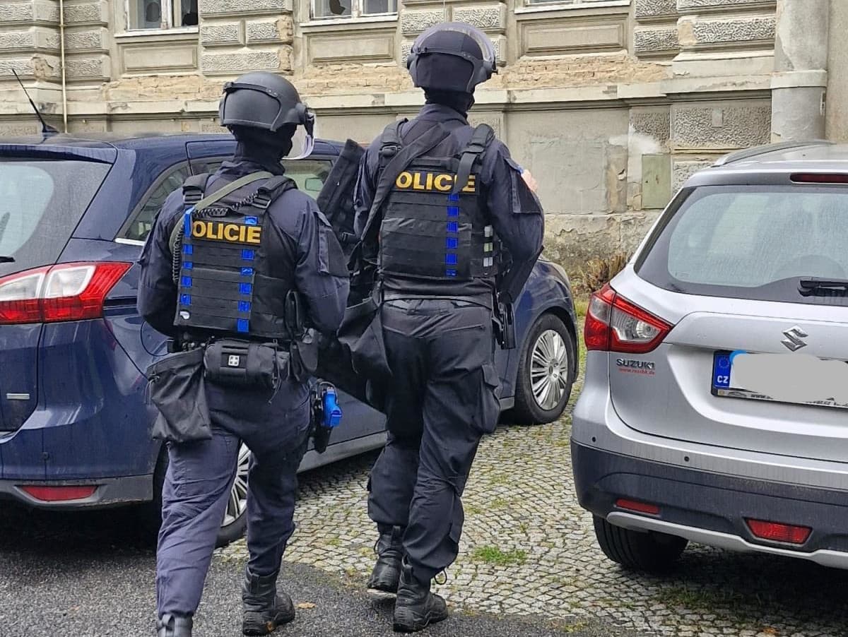 Útok nožom v Hradci Králové: Dve zranené osoby, útočník zadržaný