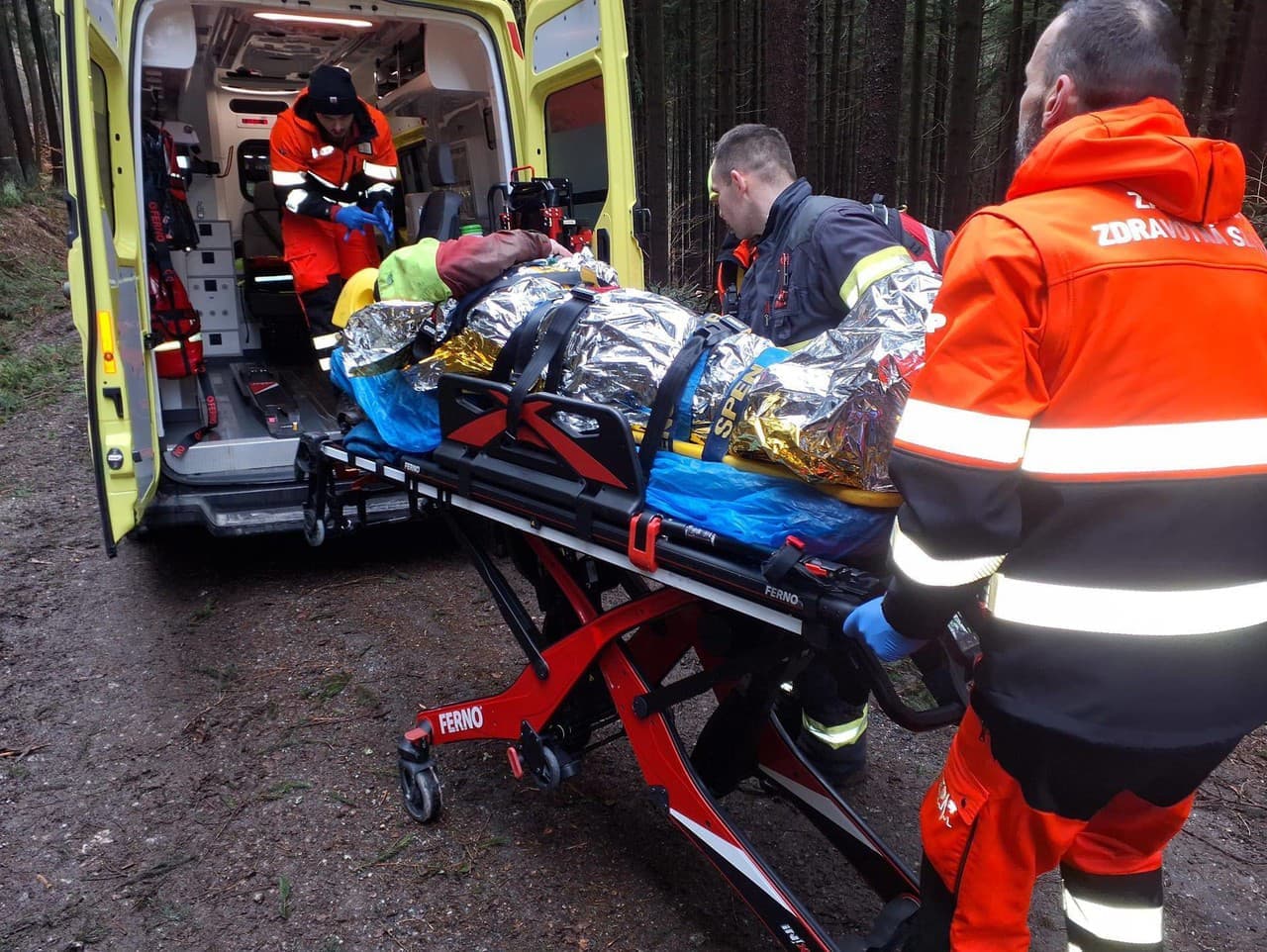 Hasiči zasahovali pri zranení pilčíka v Hornej Štubni