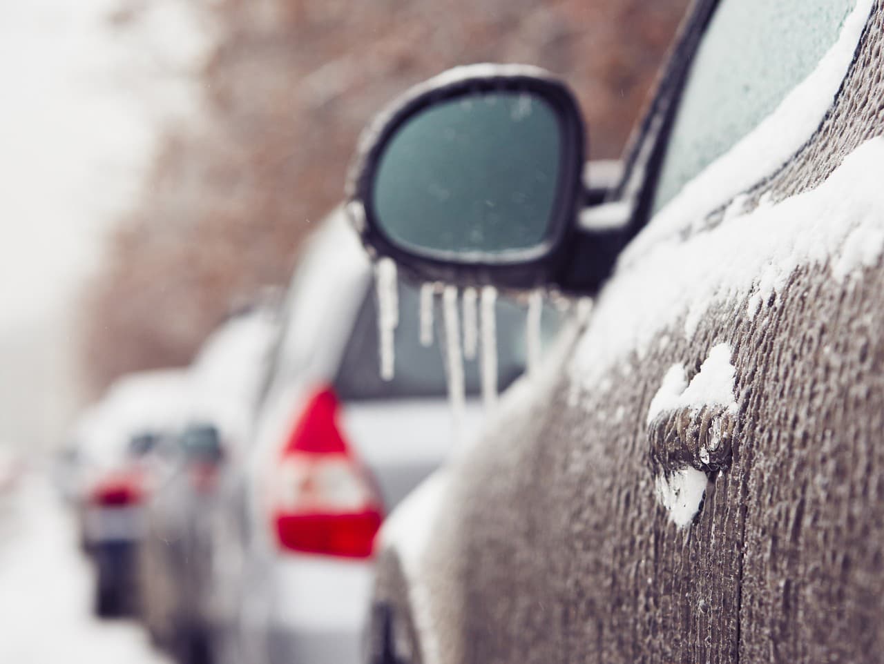 Vodiči, pozor na poľadovicu a uzávierky ciest na Slovensku