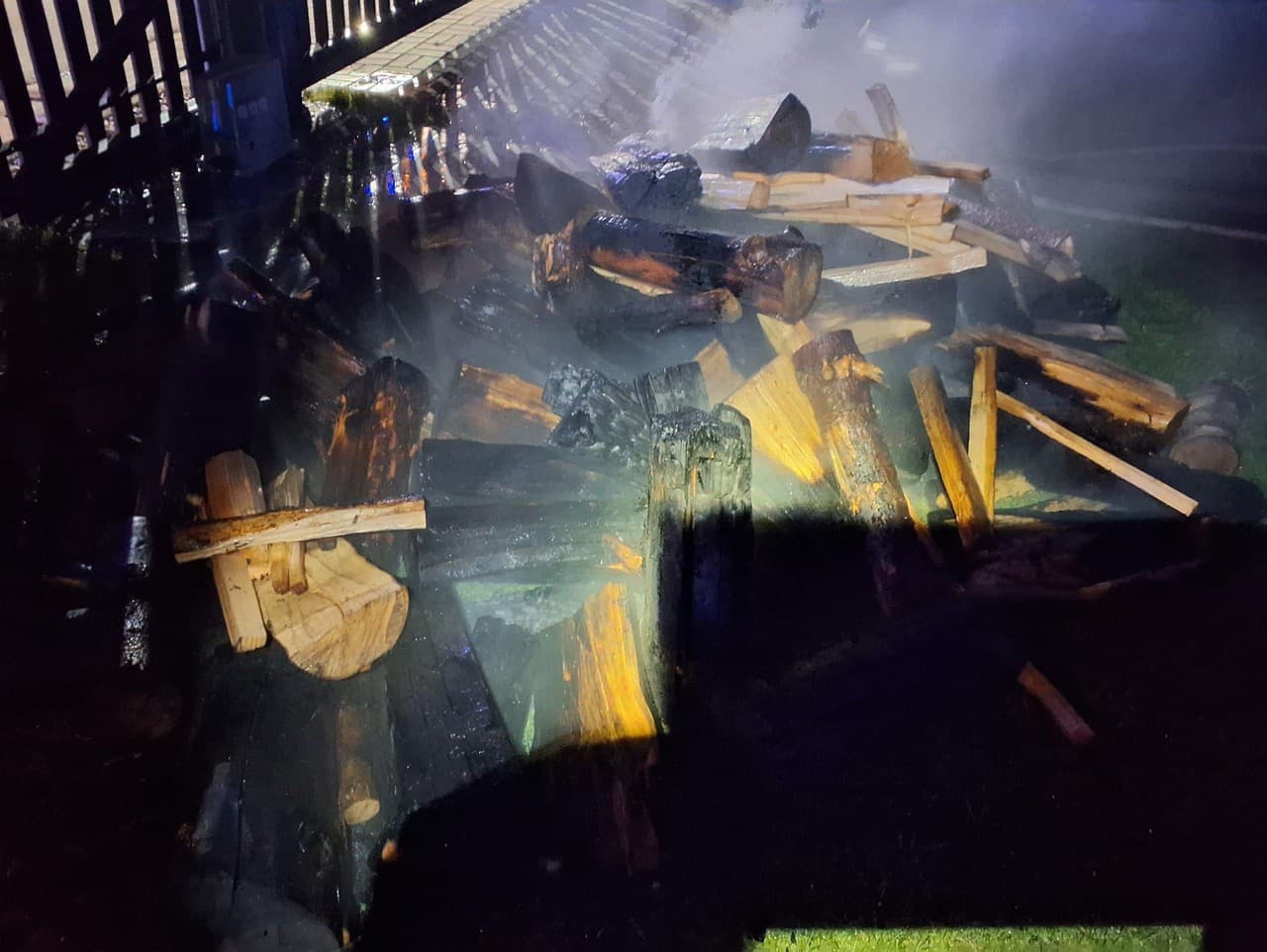 Požiar kotolne v Dunajove: Hasiči zasahovali, jedna osoba sa intoxikovala