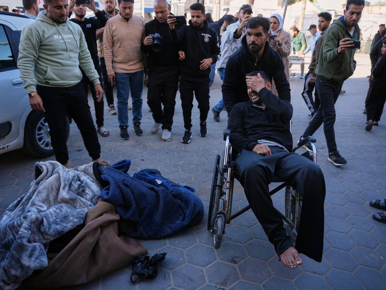 Izraelské útoky v Gaze si vyžiadali 24 obetí vrátane zdravotníka