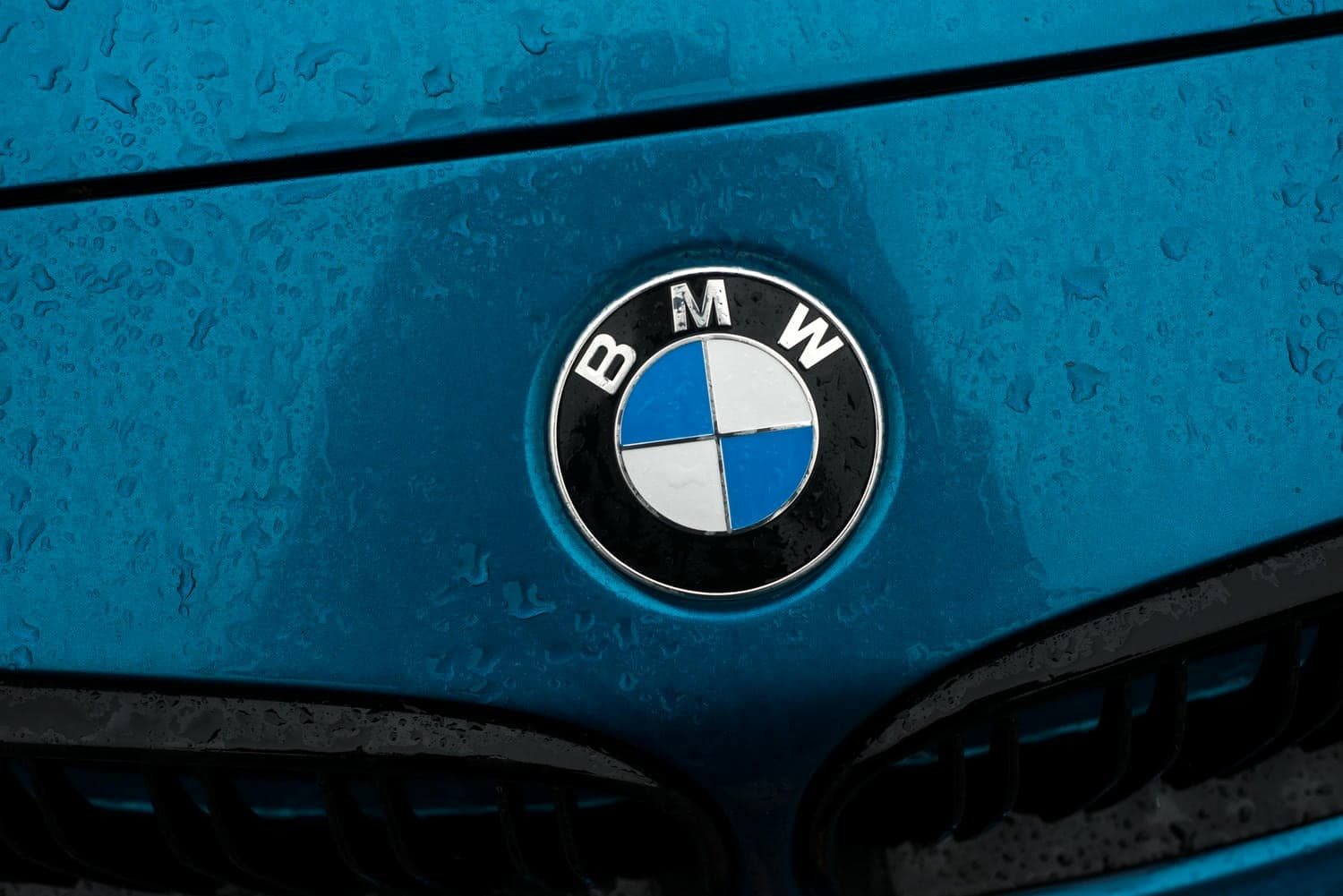 BMW musí zaplatiť 1,9 milióna dolárov za zranenie spôsobené dverami