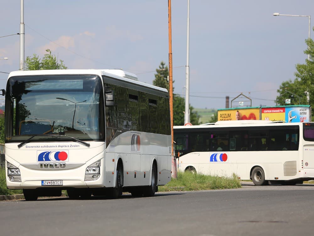 Polícia spúšťa akciu na kontrolu autobusov a nákladných vozidiel
