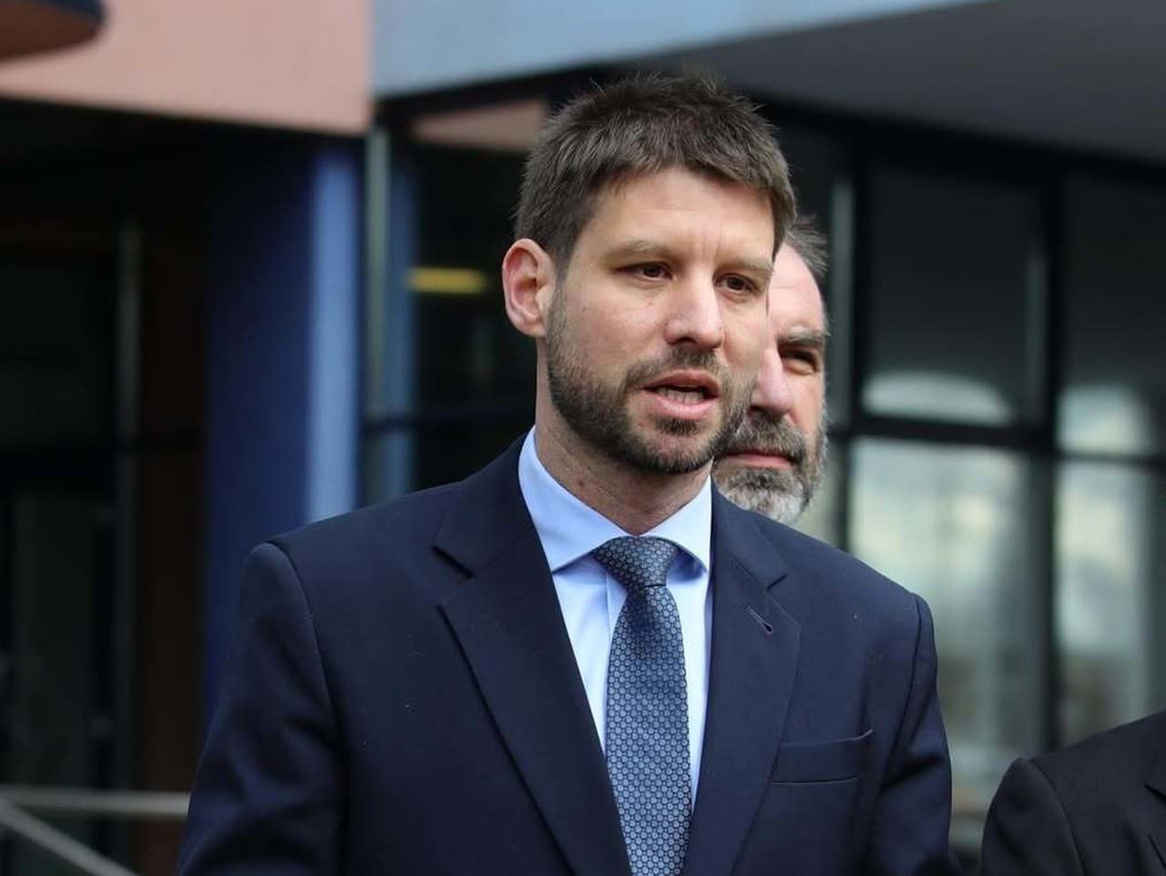 Opozícia varuje pred obmedzením hlasovania zo zahraničia