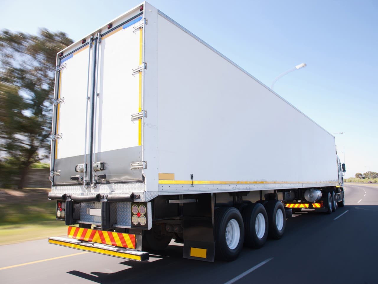 Na 17. novembra neplatí zákaz dojazdu pre nákladné vozidlá