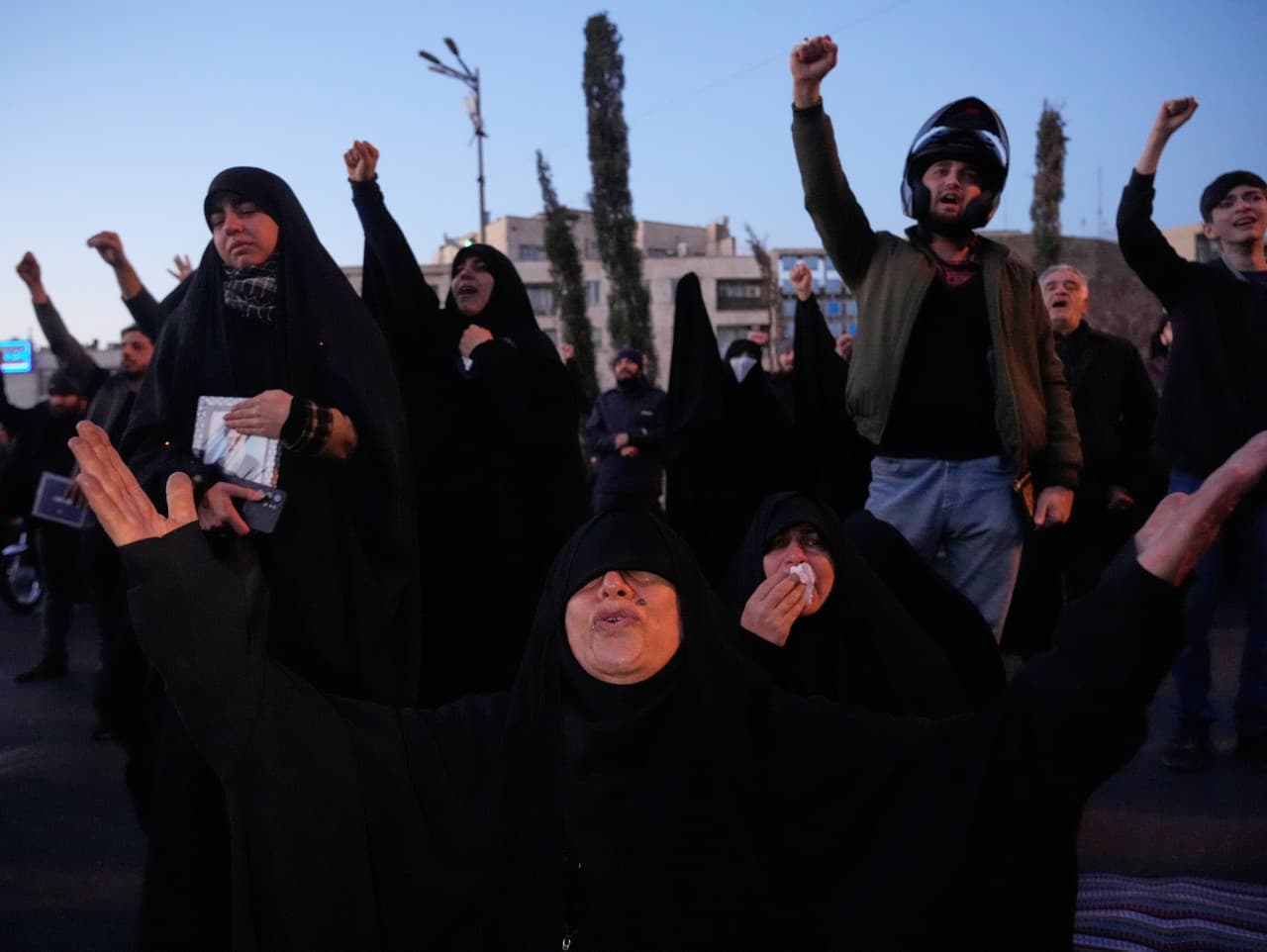 Irán sa pripravuje na všetky scenáre po smrti Chameneího