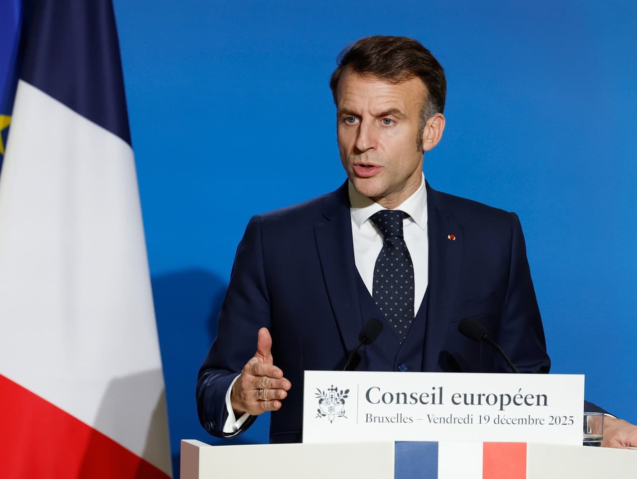 Macron sľubuje pokračovať vo funkcii do poslednej sekundy mandátu