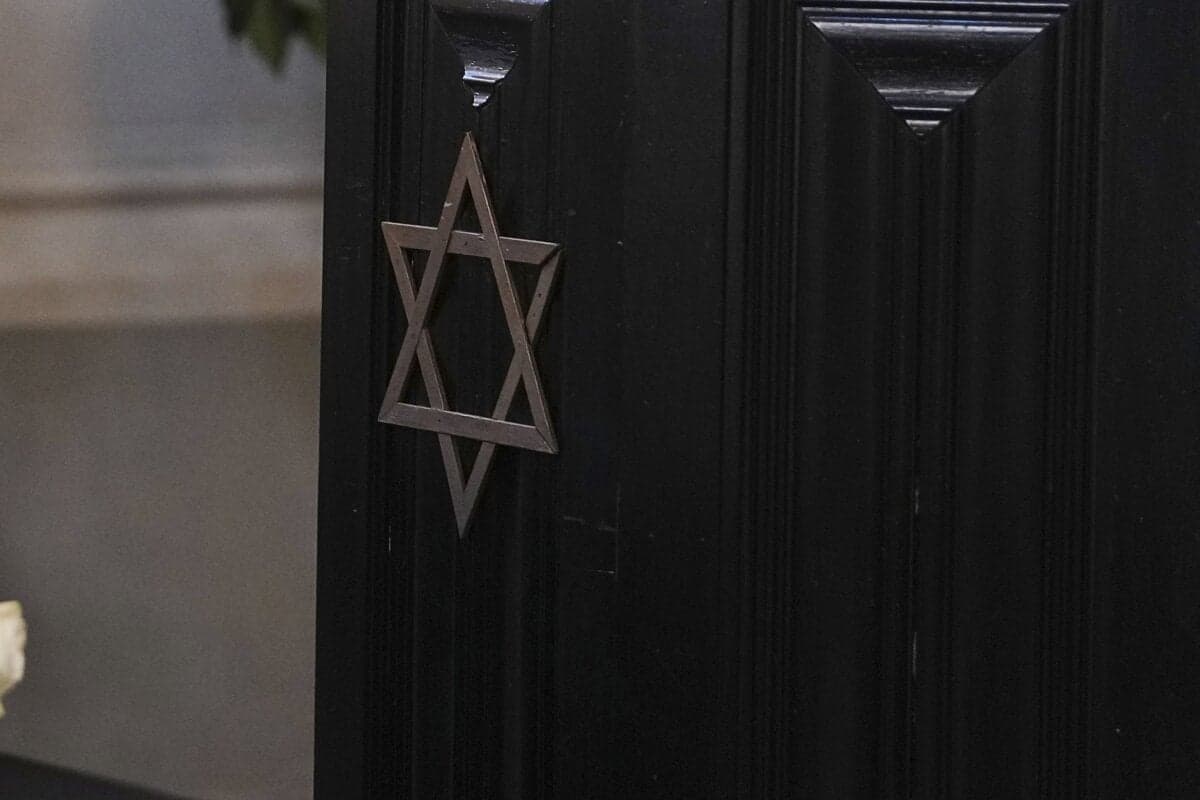 Bulhari čelí súdu v Paríži za vandalizmus voči židovskej komunite