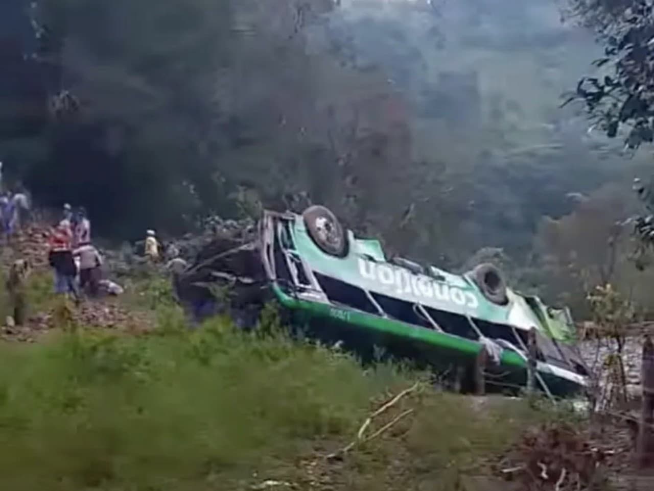 Tragédia v Mexiku: Autobus havaroval, desiatky obetí a zranených