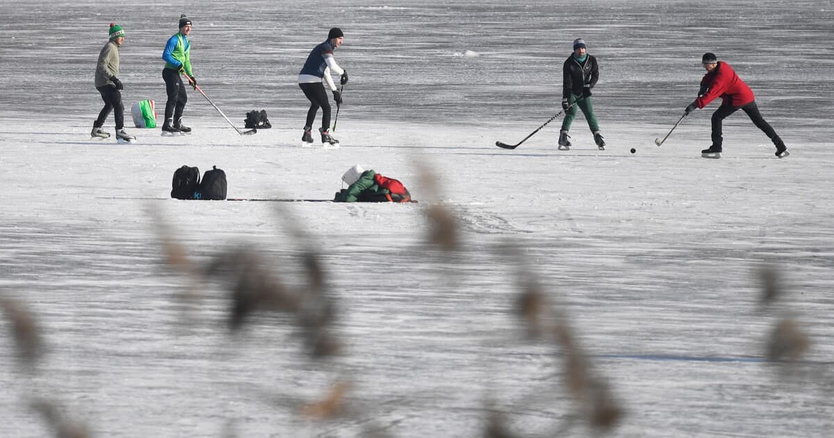 Bratislava varuje: Korčuľovanie na tenkom ľade môže byť nebezpečné