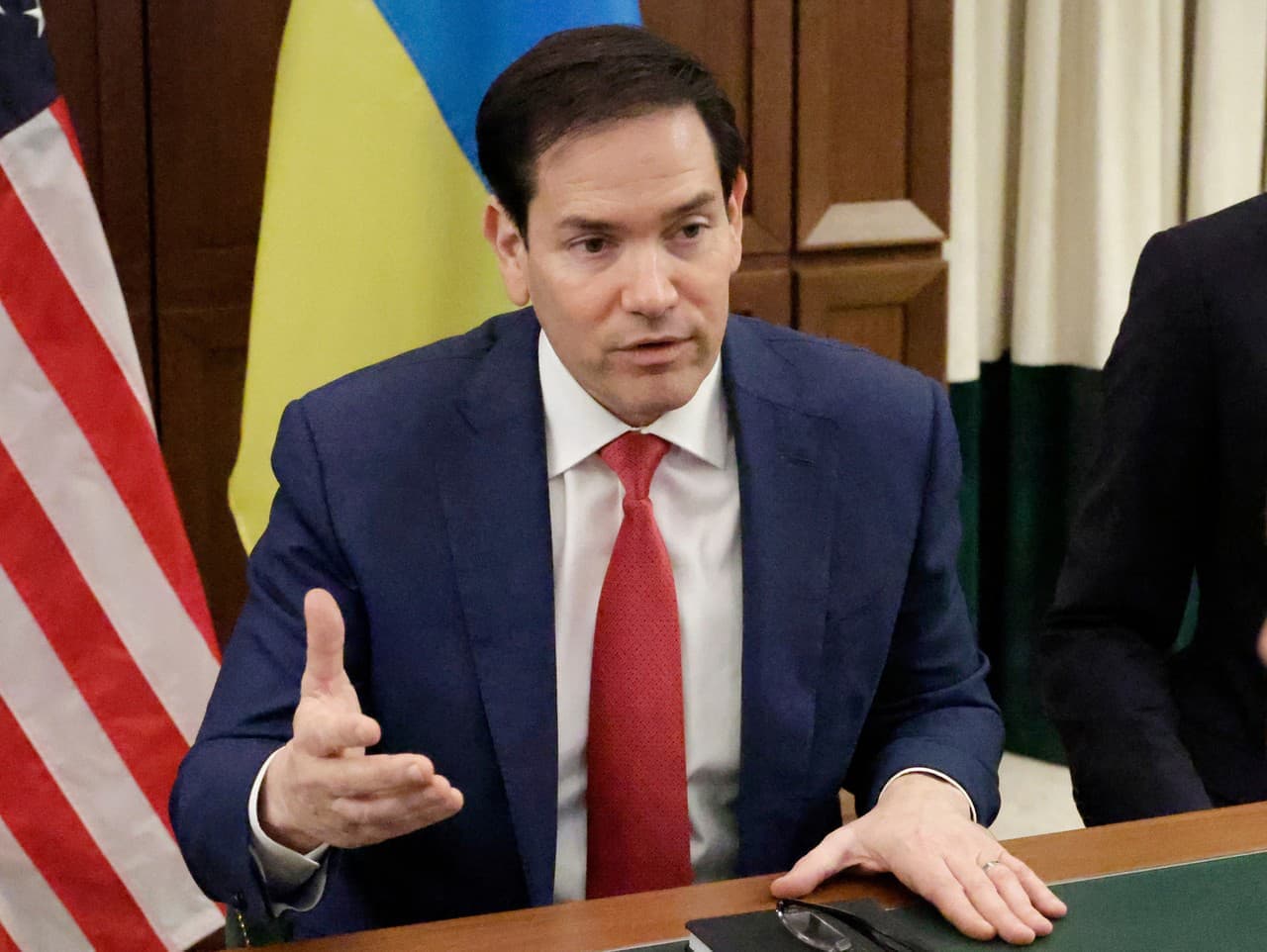 Marco Rubio kritizuje pokutu EÚ pre spoločnosť X ako útok na USA