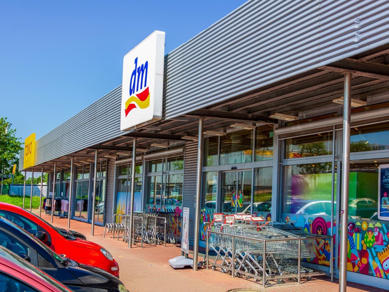 Dm drogéria stiahla z predaja maškrtu pre psov kvôli plesniam