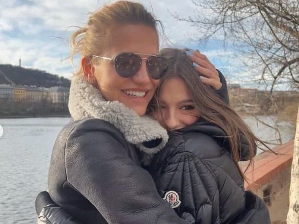 Lola Rolins: Dcéra Dary Rolins sa zbavila otcovho priezviska