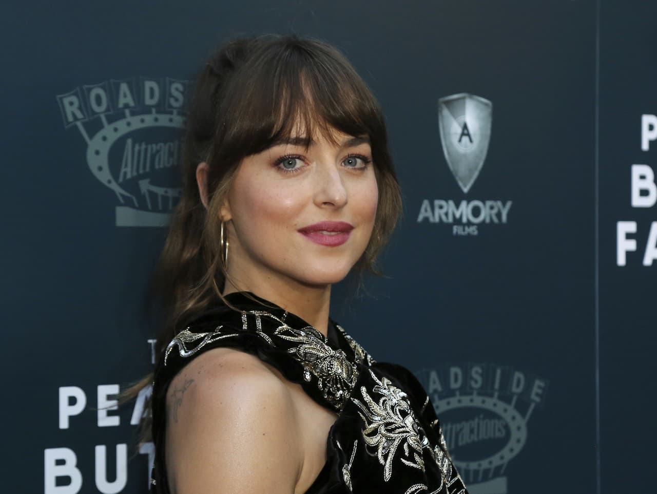 Dakota Johnson s novou láskou? Na večeri s mladým hudobníkom!