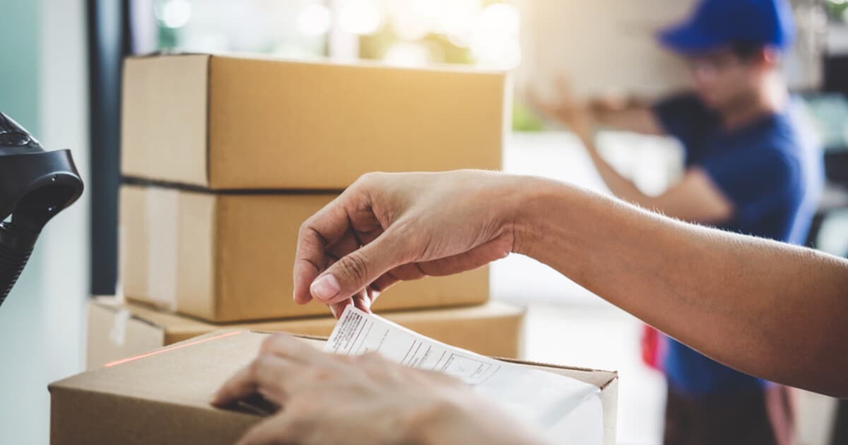 Predvianočný podvod ohrozuje Slovákov: Pozor na falošné SMS správy