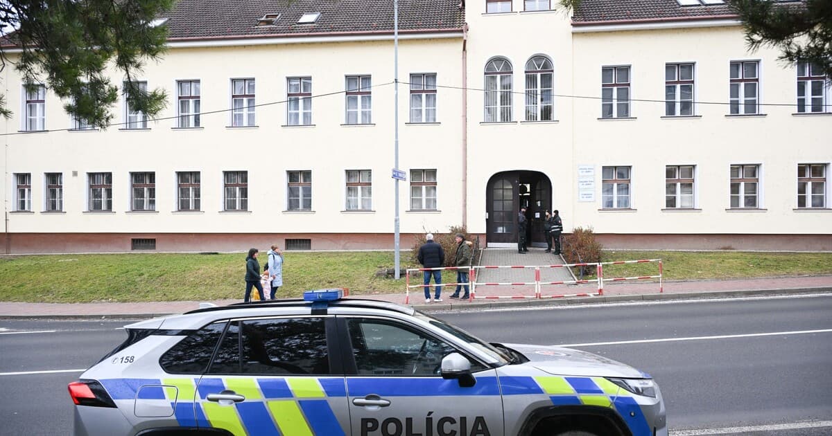 Problémový žiak strieľal v škole airsoftkou, zranil dvoch spolužiakov