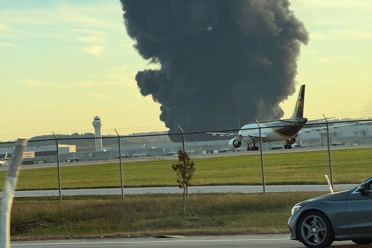 Tragická nehoda nákladného lietadla pri letisku v Louisville