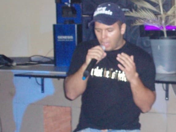 Od montériek po vrchol hudobnej scény: Nezabudnuteľná cesta raperov