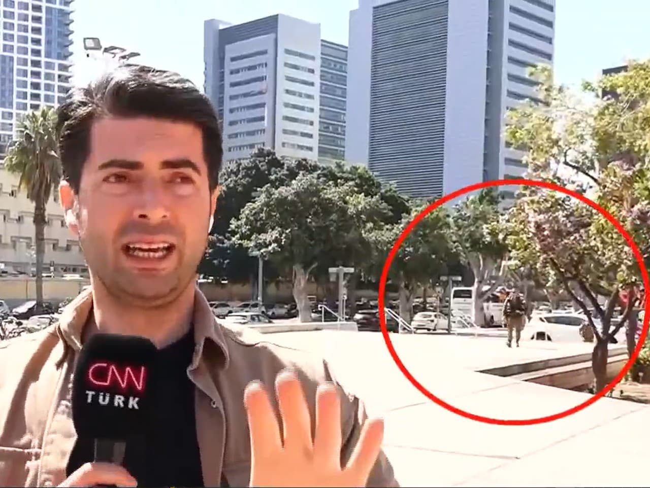 Dramatická situácia v Tel Avive: Zadržanie novinárov priamo v prenosu