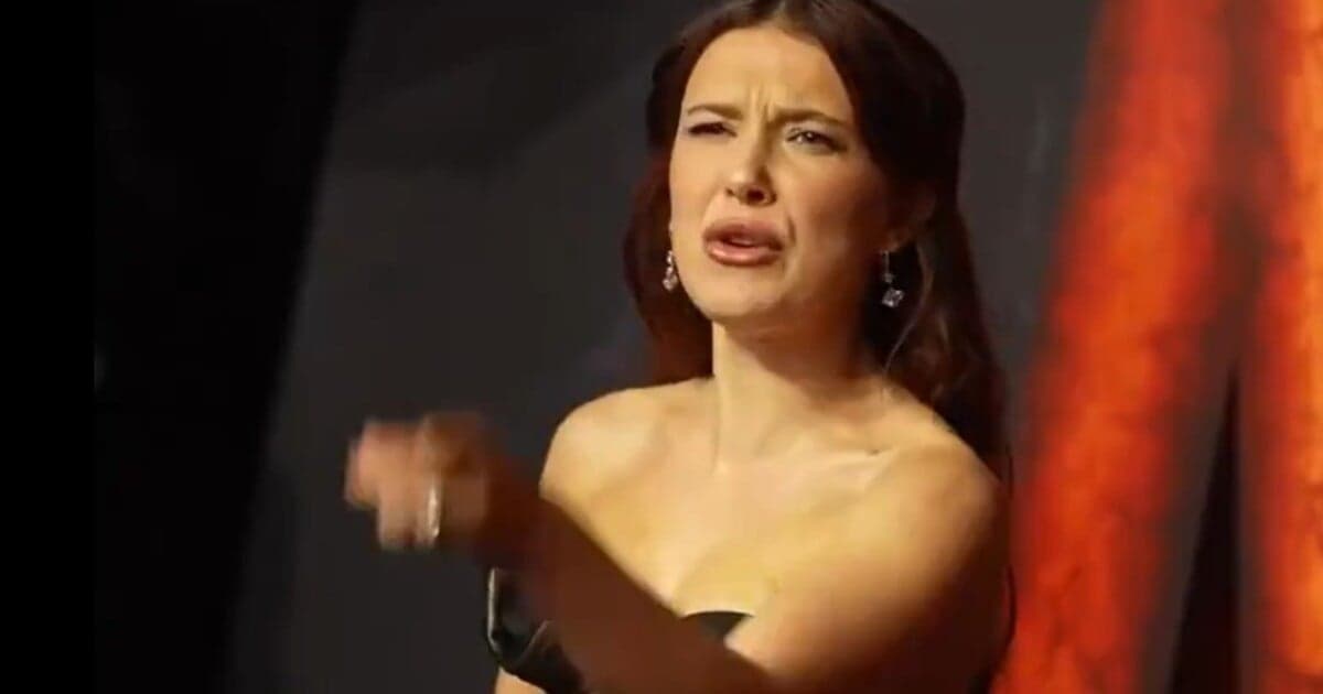 Millie Bobby Brown na premiére Stranger Things 5: Okrikla fotografa