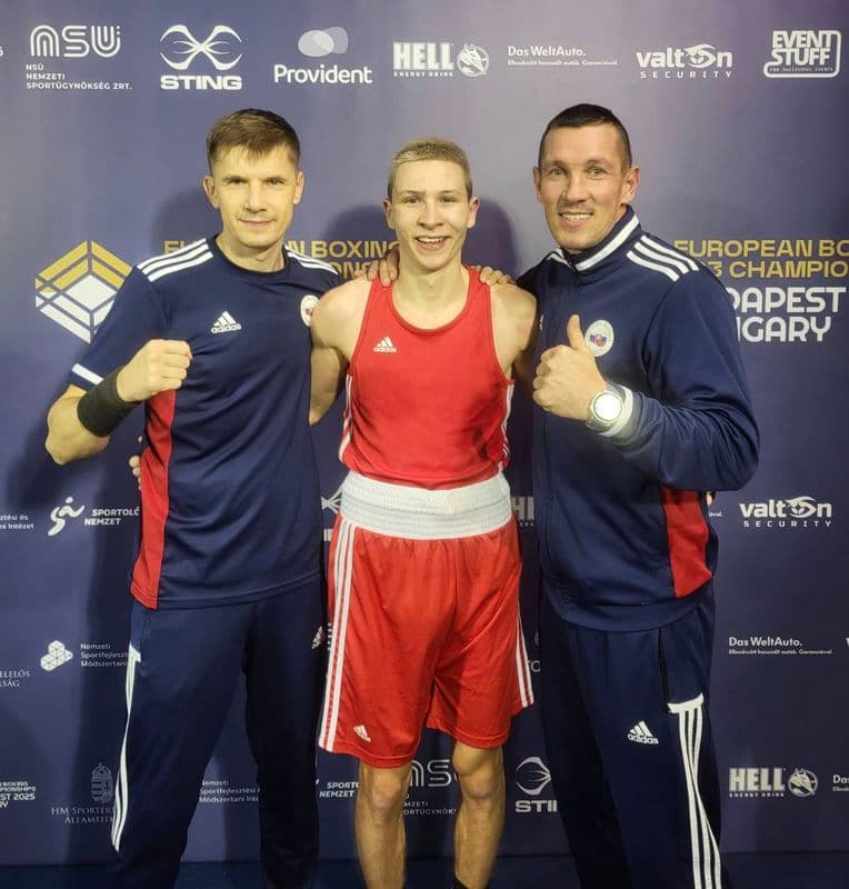 Slovenskí boxeri Lovašová a Bóna s bronzovými medailami z ME23