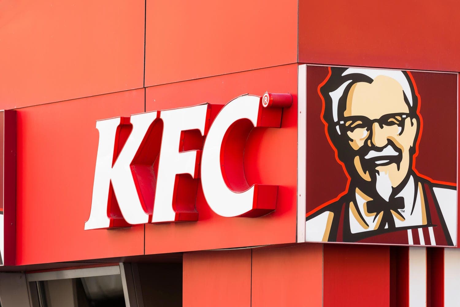 KFC čelí následkom škandálu, plánuje expanziu v Česku