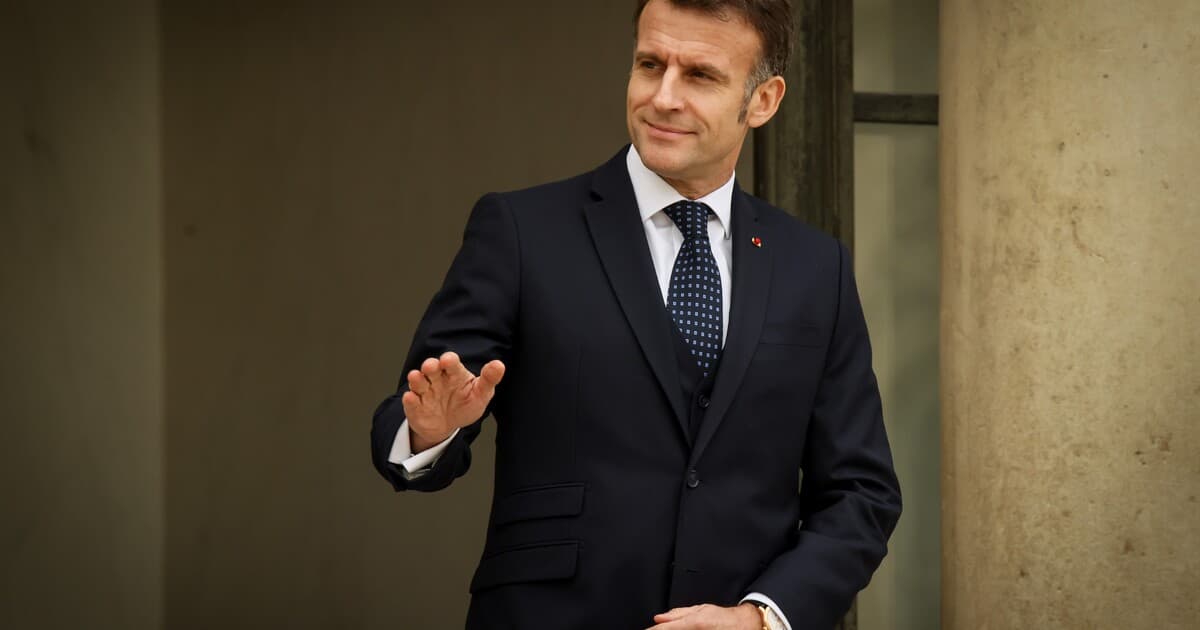 Macron žiada OSN o mimoriadne zasadnutie, Nórsko kritizuje Izrael