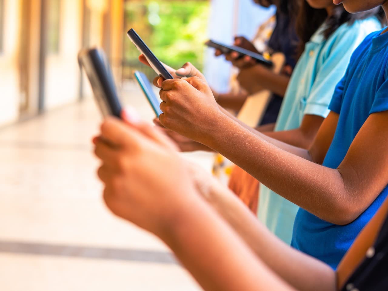 Austrálski aktivisti bojujú proti zákazu sociálnych sietí pre mladých