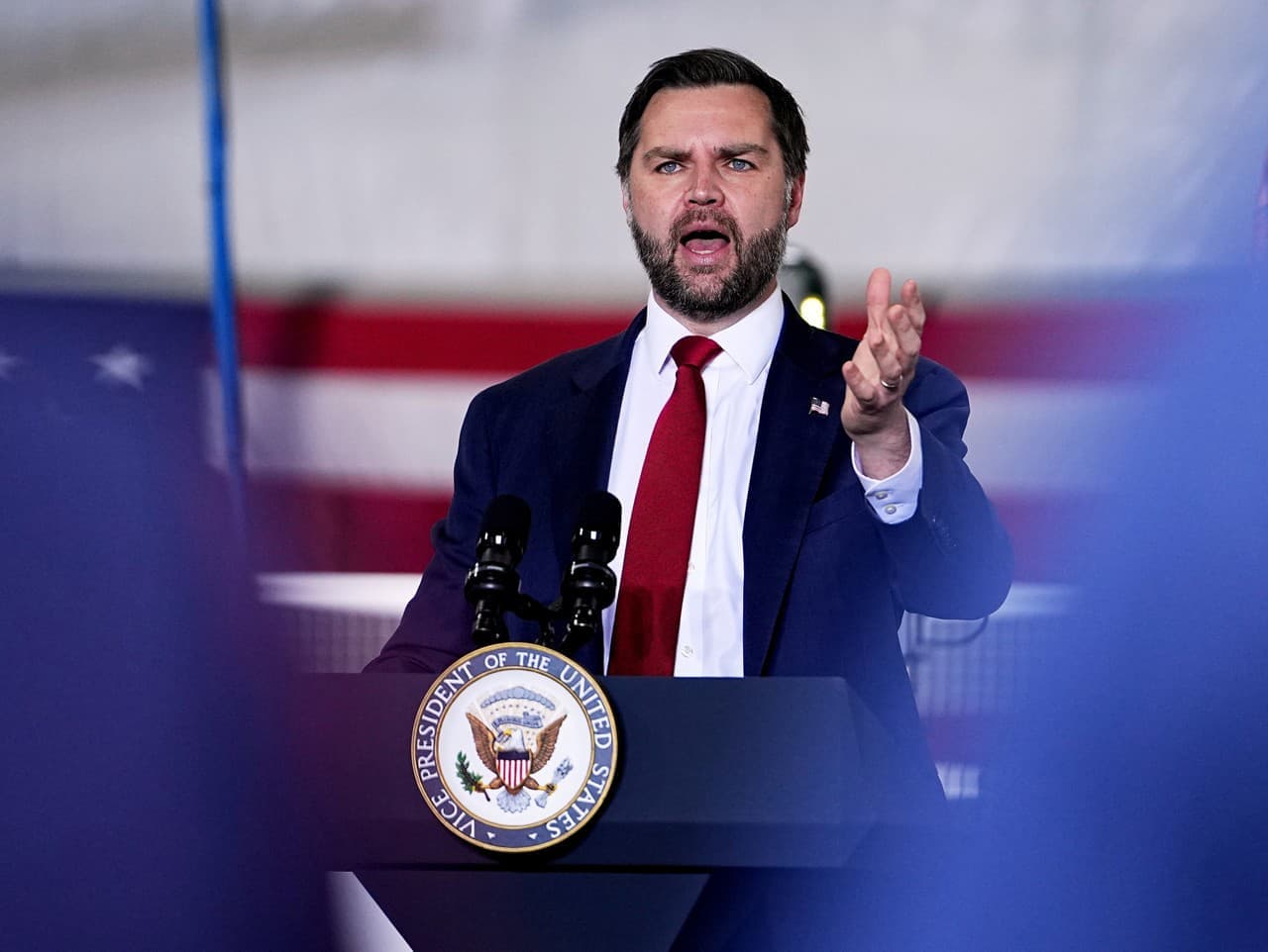 Vance: Americký útok na Irán nebude viesť k dlhotrvajúcej vojne