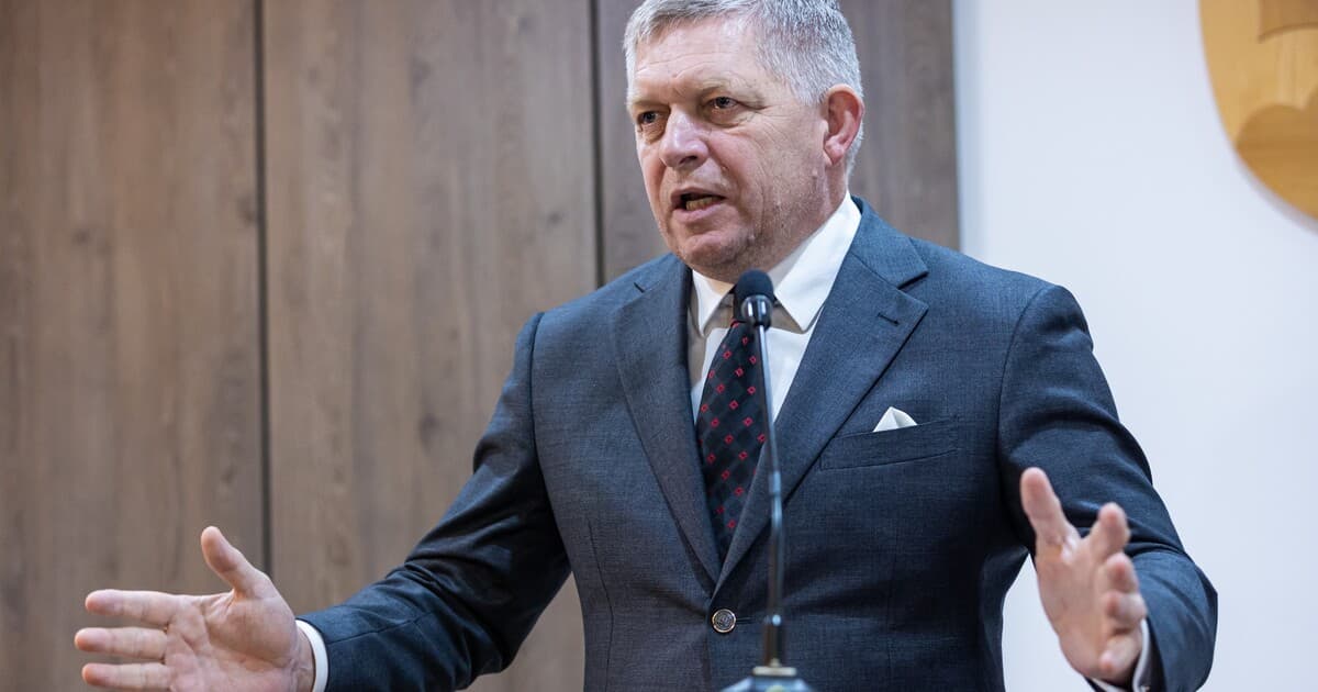 Prednáška premiéra Fica na gymnáziu zrušená kvôli hanlivým nápisom