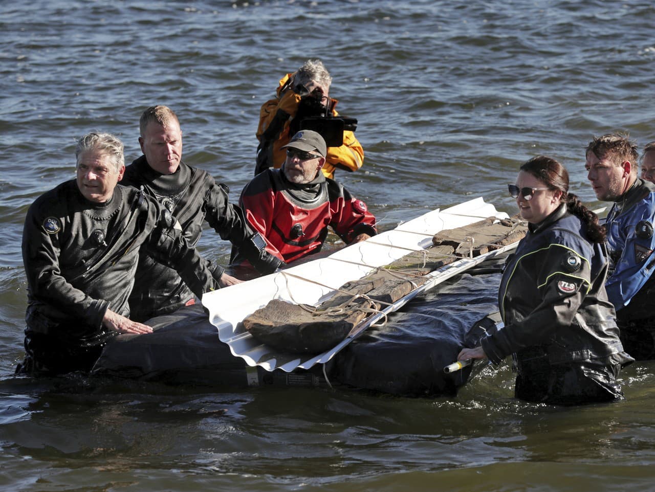 Archeológovia objavili 5200 rokov staré kanoe vo Wisconsine