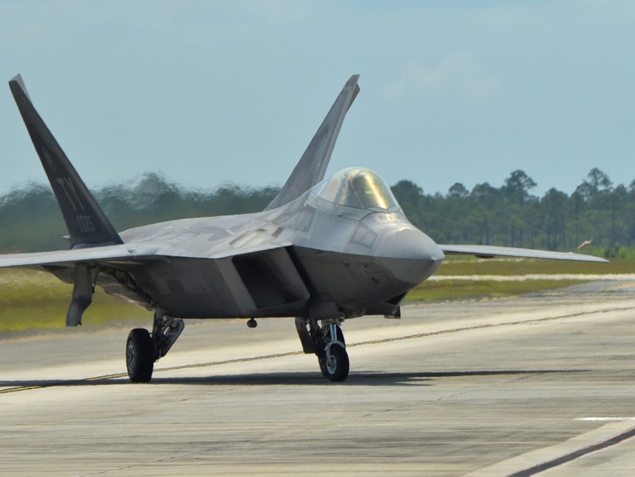 USA presúvajú na Blízky východ 12 stíhačiek F-22