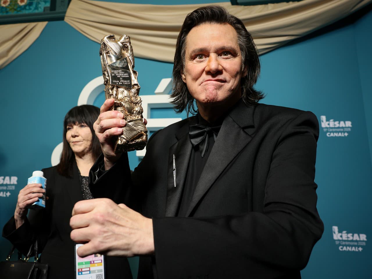 Jim Carrey a jeho šokujúci vzhľad na César Awards