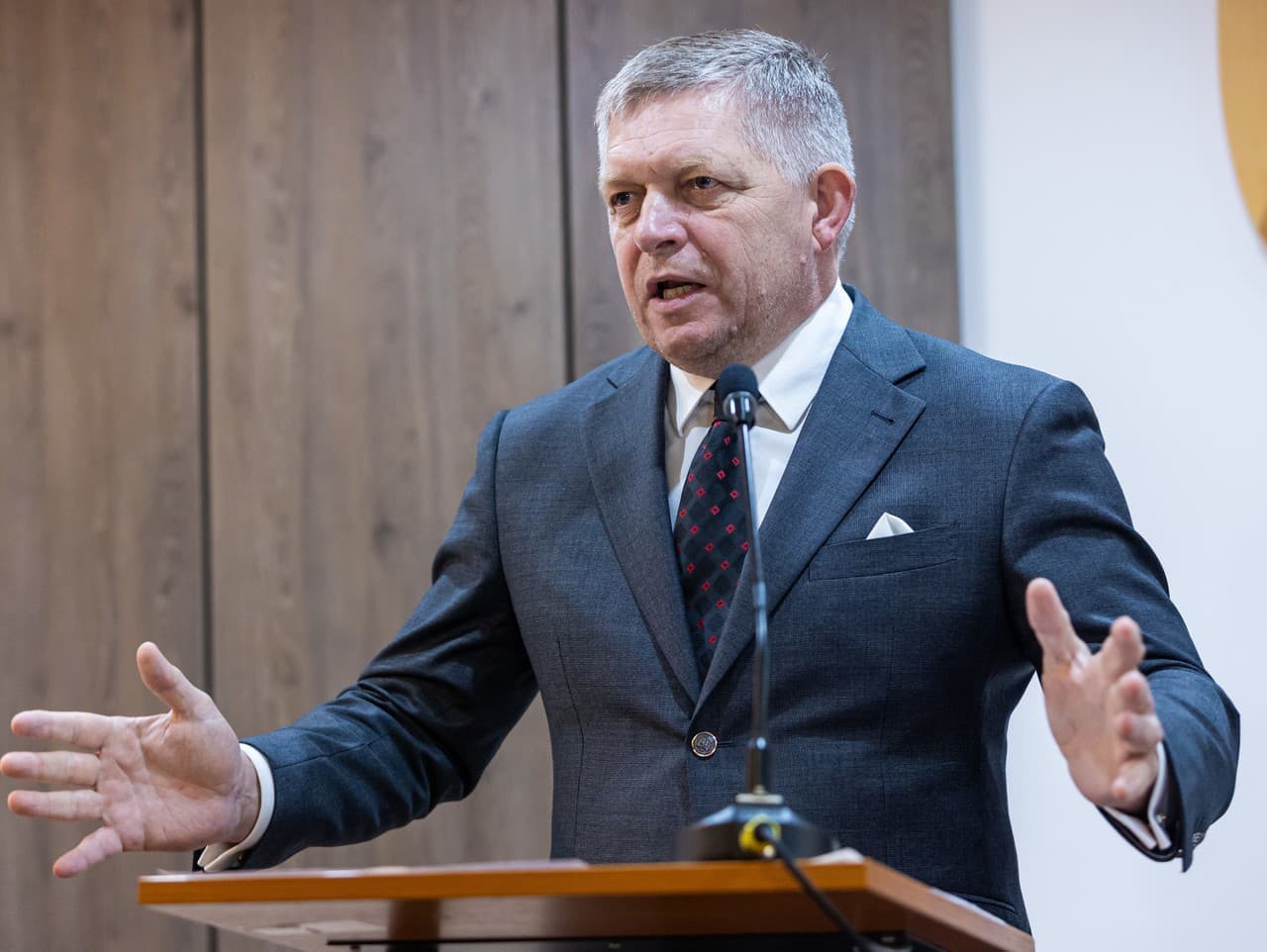 Žiak z gymnázia v Poprade zadržaný za hanlivý nápis o Ficovi