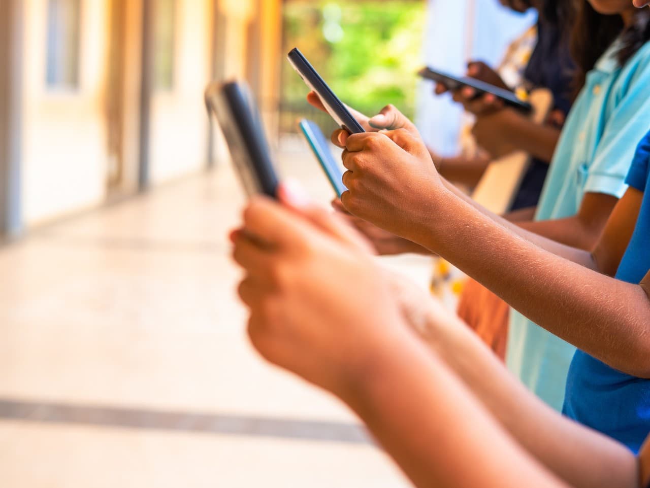 Francúzsko zakazuje sociálne siete pre deti mladšie ako 15 rokov