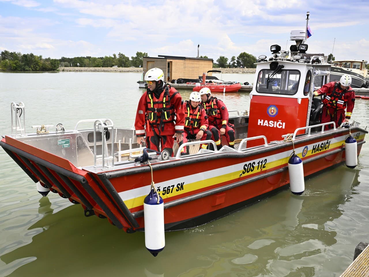 Hasiči obhajujú nákup jednomotorovej lode pred kritikou