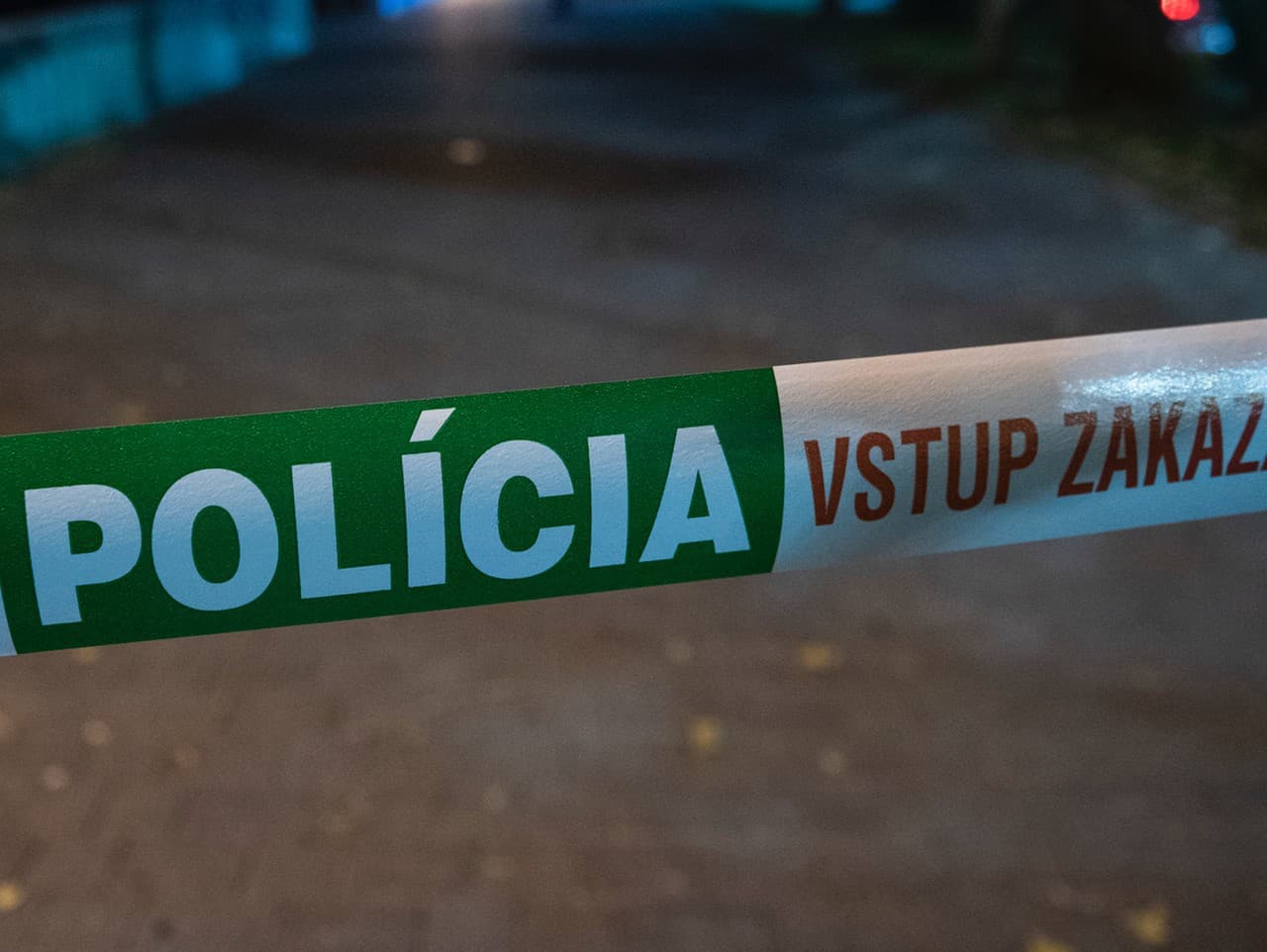 Dráma vo Fiľakove: Dvaja ľudia spadli z okna, polícia vyšetruje